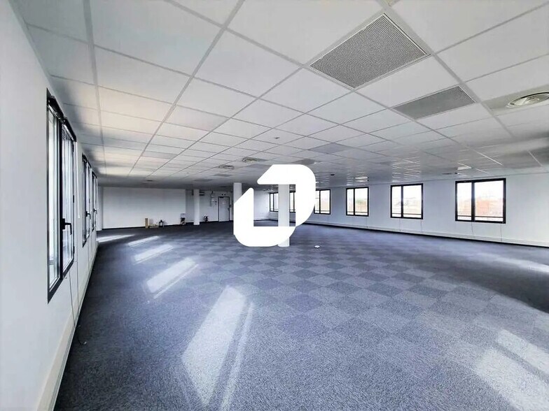 Bureau dans Villefranche-sur-Saône à louer - Photo de l’immeuble – Image 1 sur 14