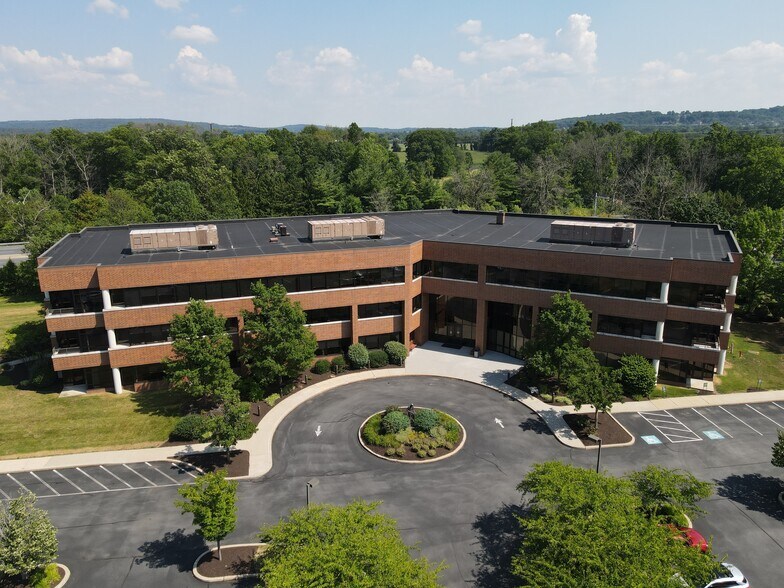 3773 Corporate Pky, Center Valley, PA à louer - Photo de l’immeuble – Image 2 sur 7