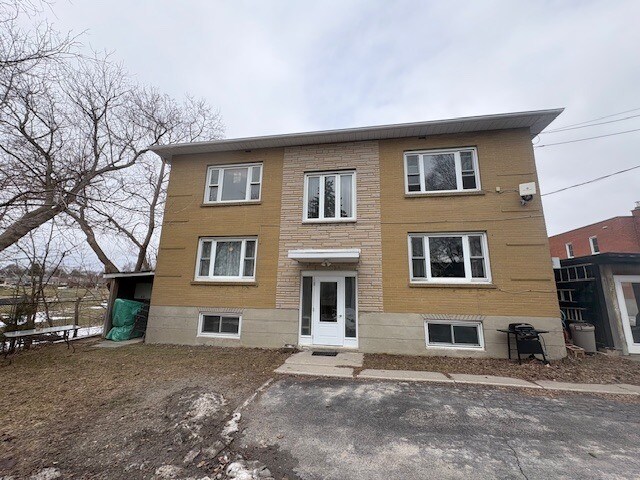 28 McColl St, Trenton, ON à vendre - Photo de l’immeuble – Image 3 sur 14
