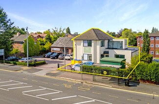 Plus de détails pour 144A Dialstone Ln, Stockport - Santé à vendre