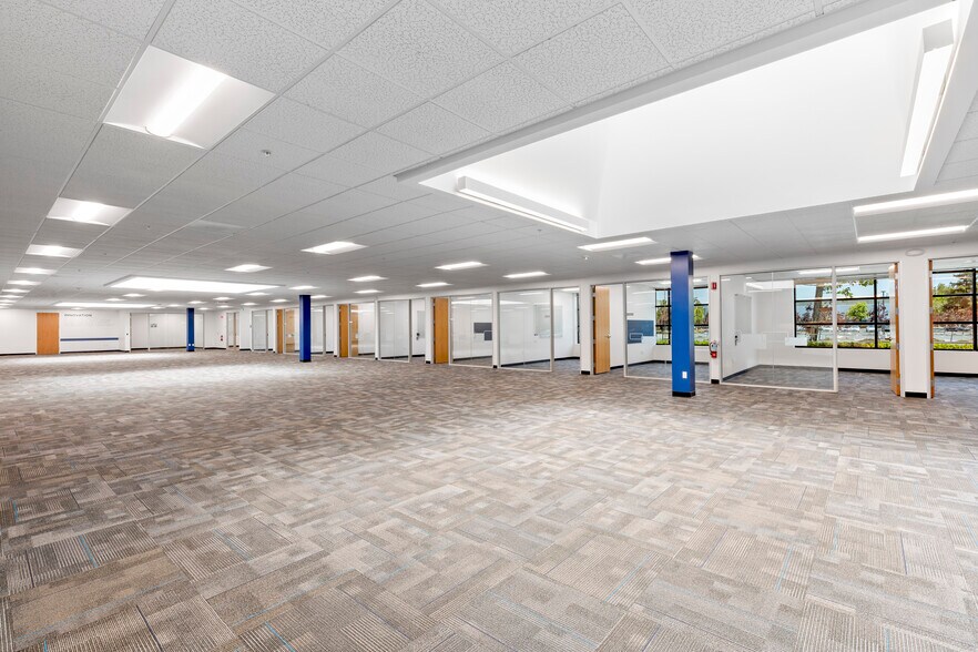 6607-6657 Kaiser Dr, Fremont, CA à louer - Photo de l’immeuble – Image 2 sur 14