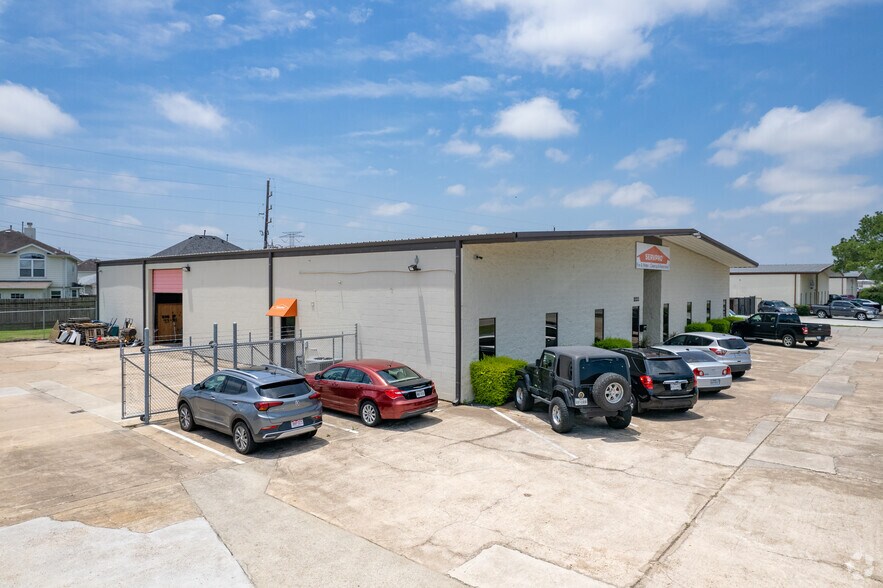 11111-11115 Jones Rd W, Houston, TX à louer - Photo de l’immeuble – Image 3 sur 4