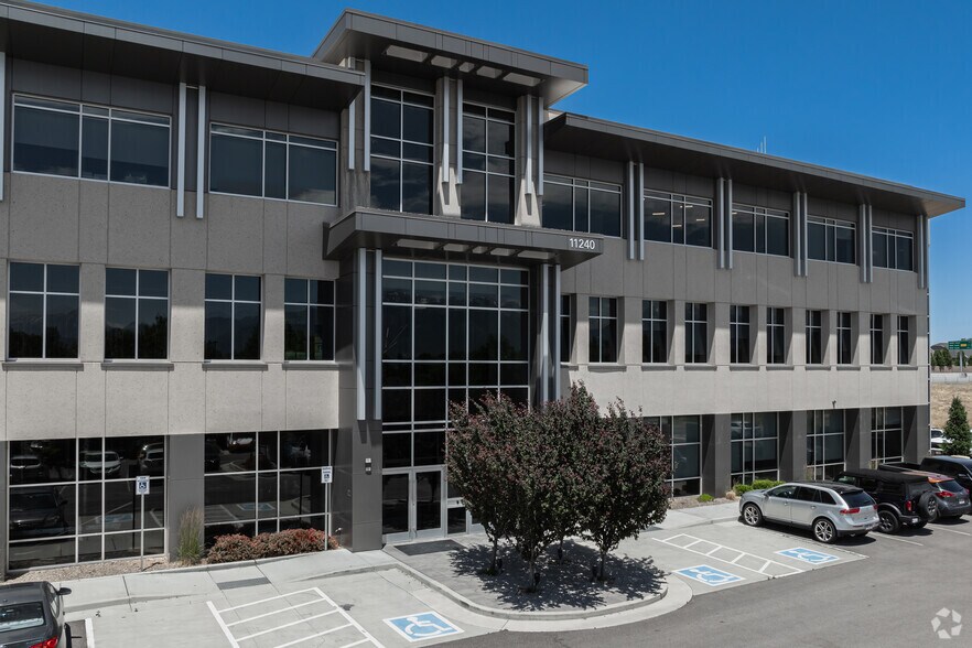 11240 S River Heights Dr, South Jordan, UT à louer - Photo de l’immeuble – Image 2 sur 19