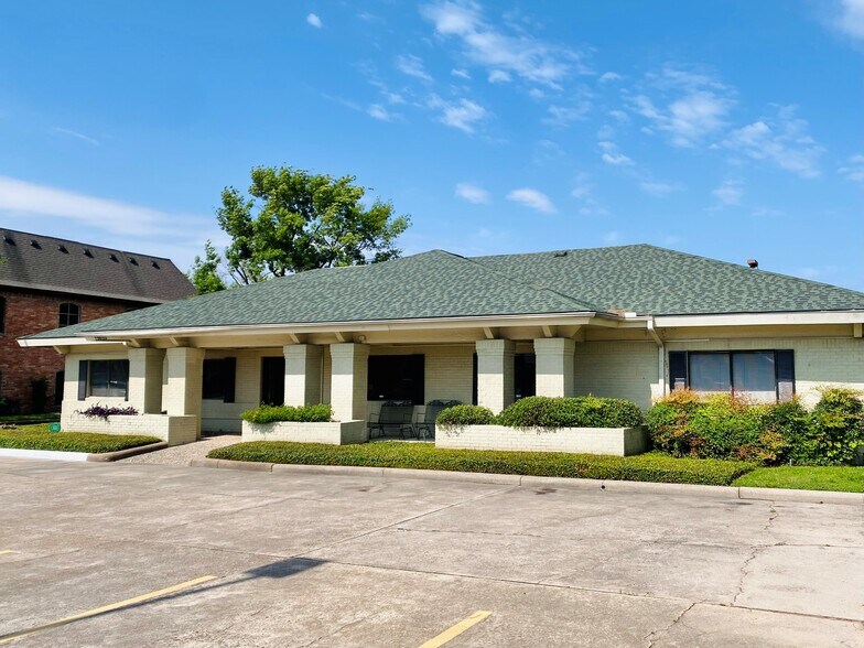 12623 Jones Rd, Houston, TX à vendre - Photo de l’immeuble – Image 2 sur 11