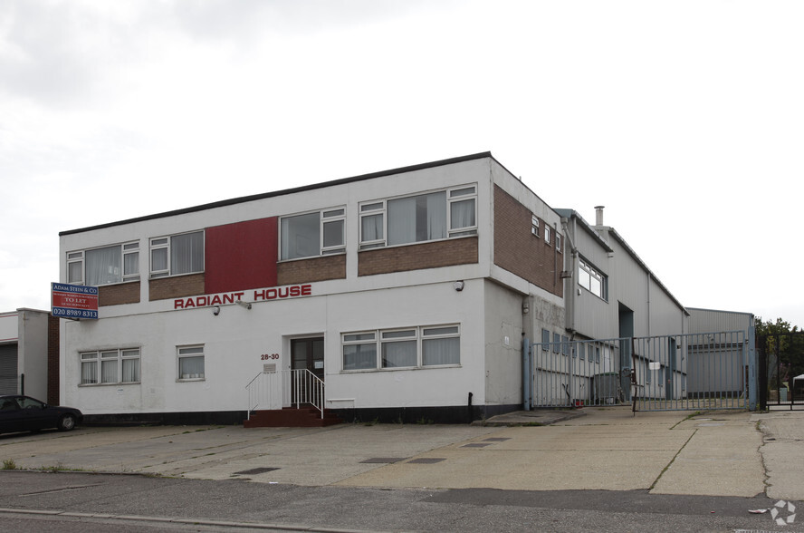 28-30 Fowler Rd, Ilford à louer - Photo de l’immeuble – Image 3 sur 12