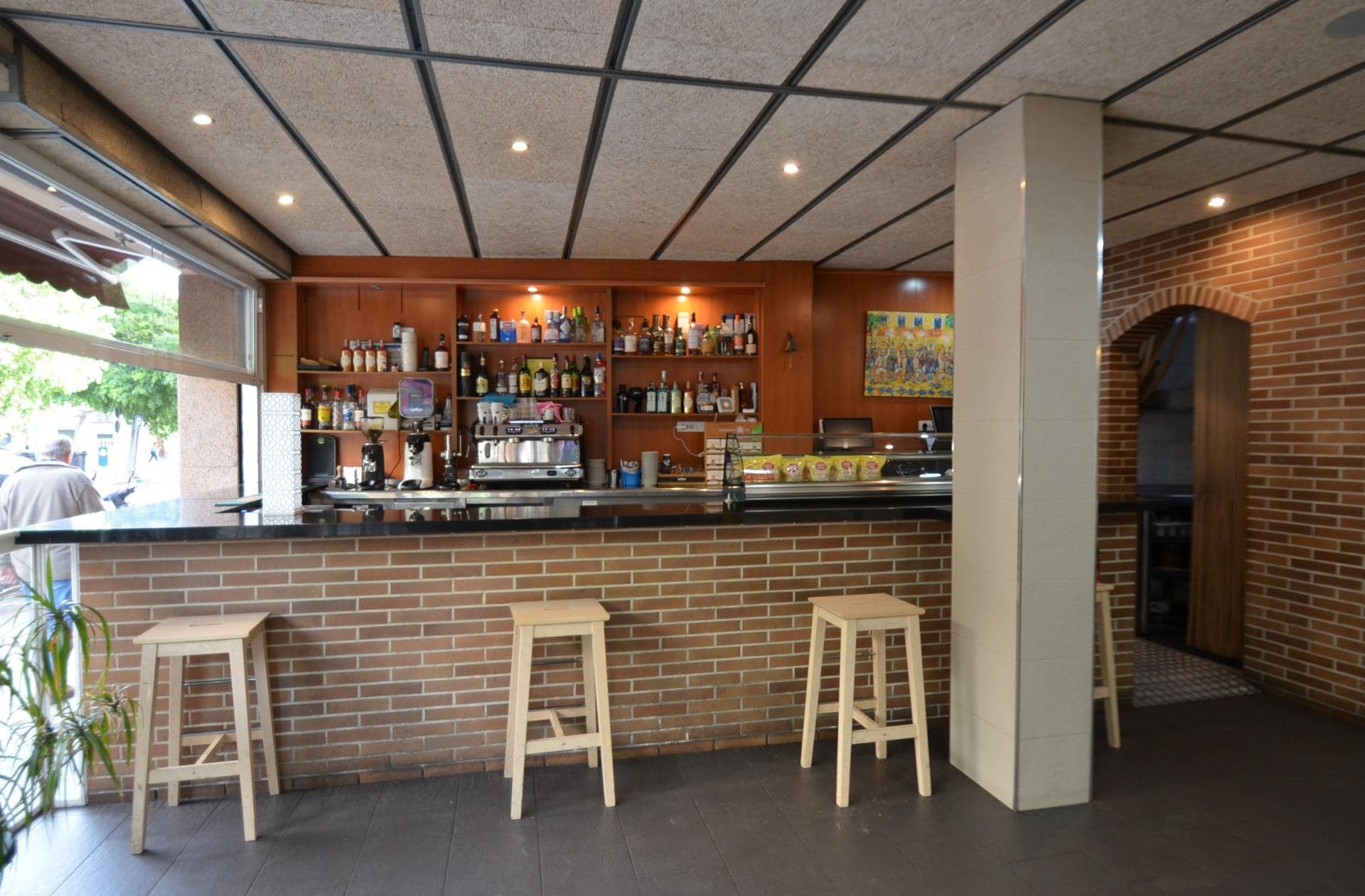 Local commercial dans Vilanova i la Geltrú, Barcelona à louer Photo intérieure– Image 1 sur 14