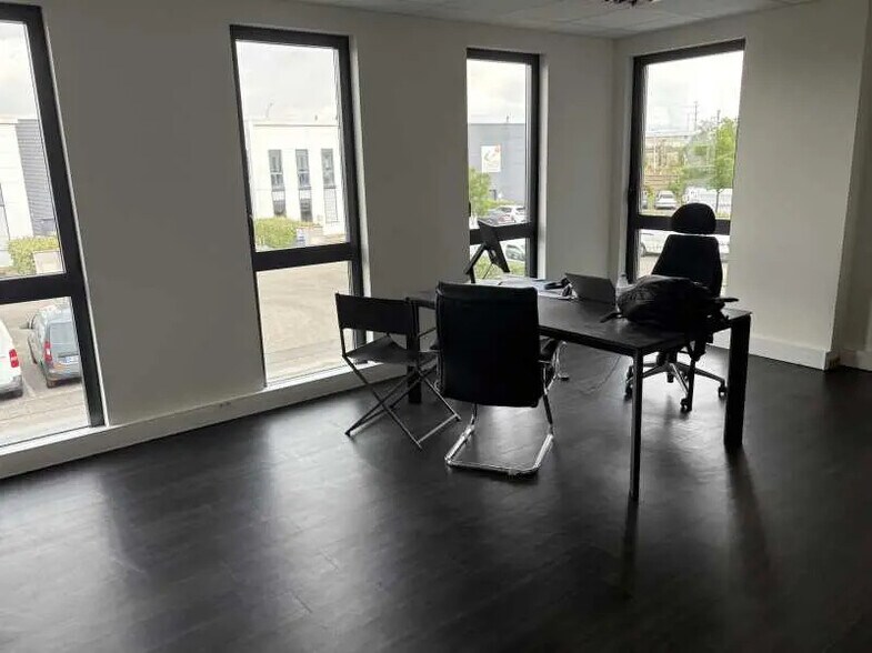 Local d'activités dans Vénissieux à vendre - Photo intérieure – Image 2 sur 7
