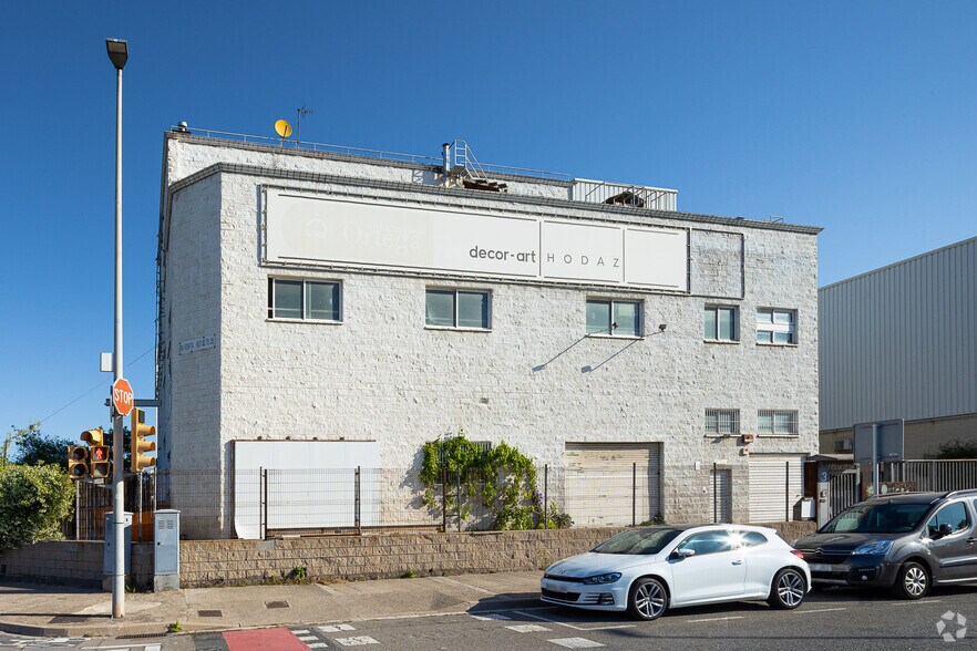 Industriel/Logistique dans Sant Feliu de Llobregat, Barcelona à vendre - Photo de l’immeuble – Image 2 sur 10