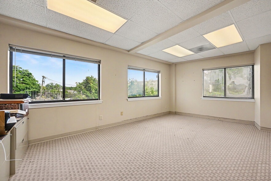22-24 East Ave, New Canaan, CT à vendre - Photo intérieure – Image 3 sur 9