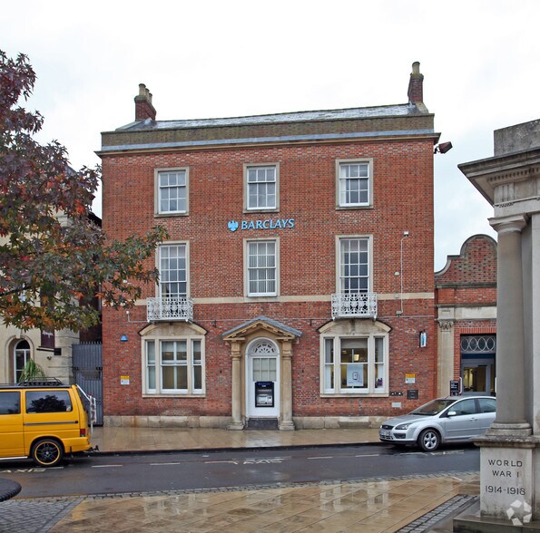 2 The Square, Abingdon à louer - Photo principale – Image 1 sur 3
