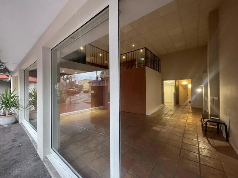 Local commercial dans Mandelieu-la-Napoule à louer - Hall d’entrée – Image 2 sur 9