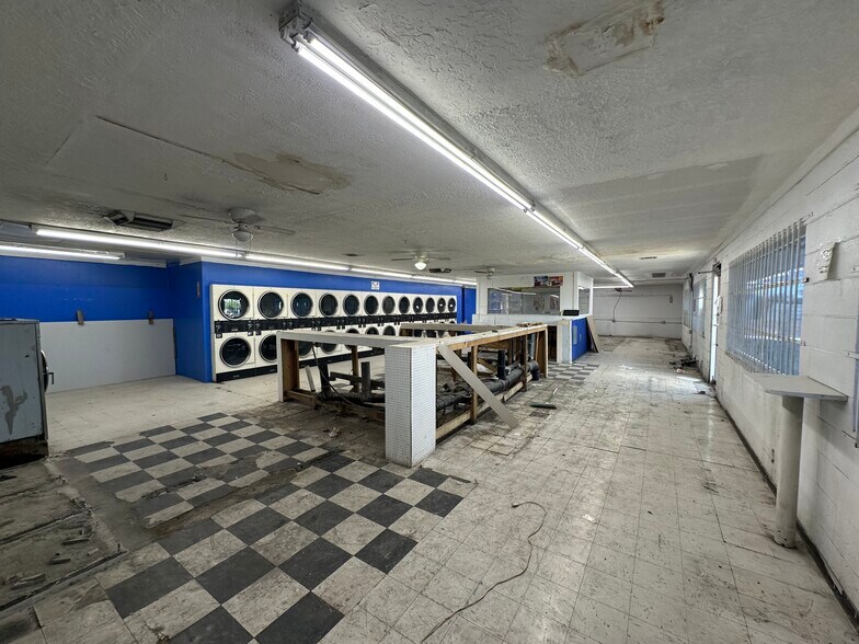 3644-3650 Boulder Hwy, Las Vegas, NV à louer - Photo de l’immeuble – Image 3 sur 5