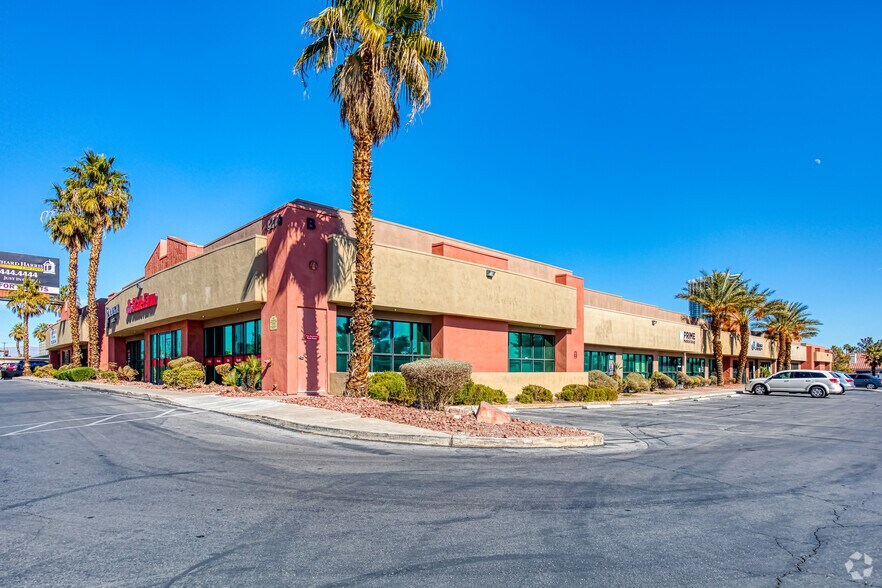 4270 S Decatur Blvd, Las Vegas, NV à louer - Photo principale – Image 1 sur 68