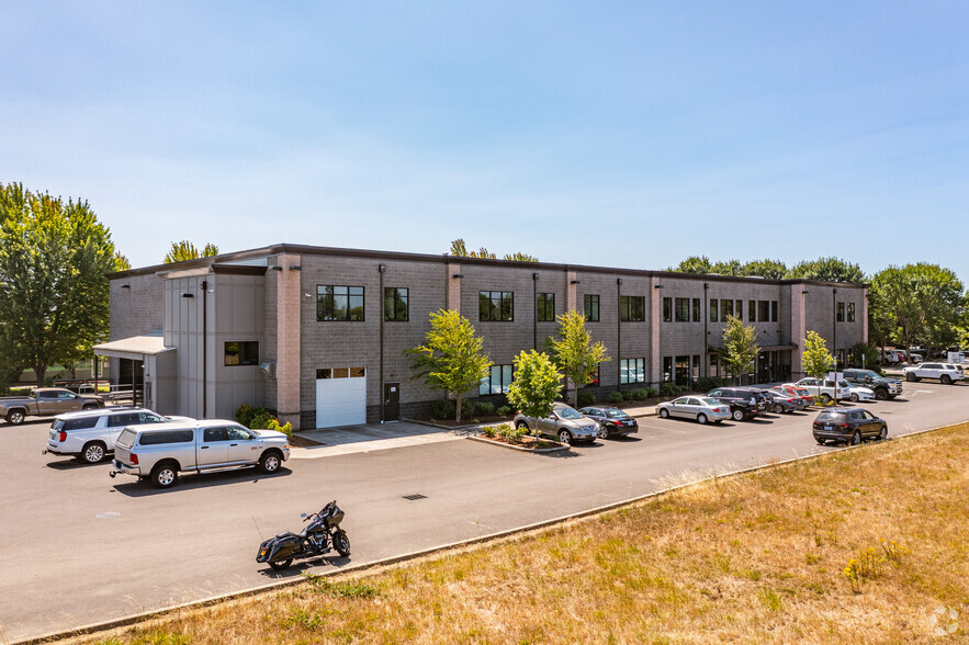 2645 Suzanne Way, Eugene, OR à louer - Photo de l’immeuble – Image 2 sur 5