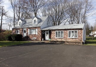 Plus de détails pour 242 W Trenton Ave, Morrisville, PA - Santé à vendre