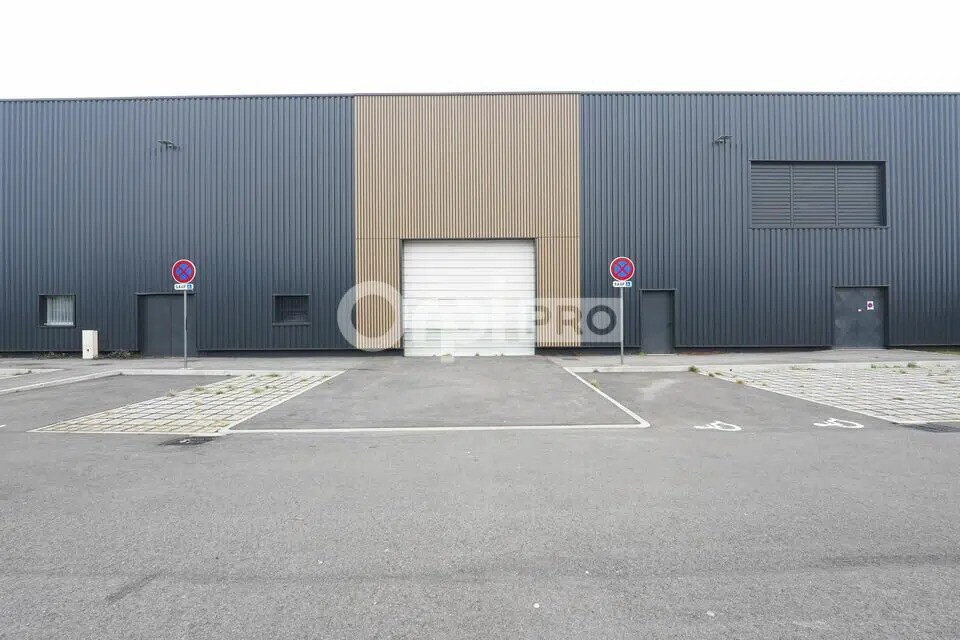 141 Rn 6, Saint-Bonnet-de-Mure à louer Photo de l’immeuble– Image 1 sur 13