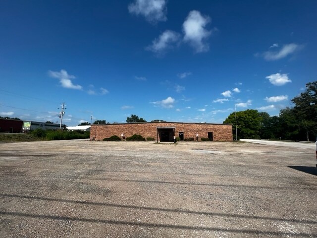 2221 N 24th St, Quincy, IL à louer - Photo principale – Image 1 sur 13