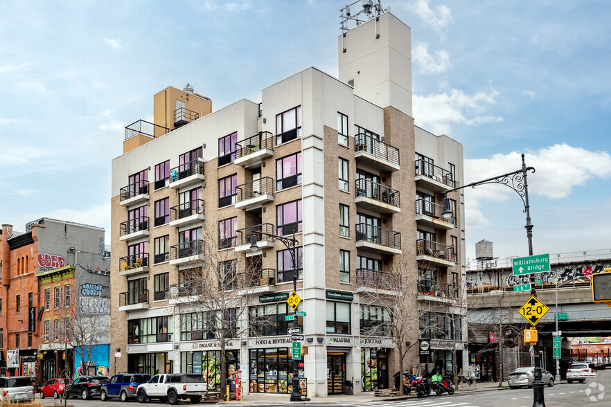 400 Bedford Ave, Brooklyn, NY à louer - Photo de l’immeuble – Image 3 sur 21