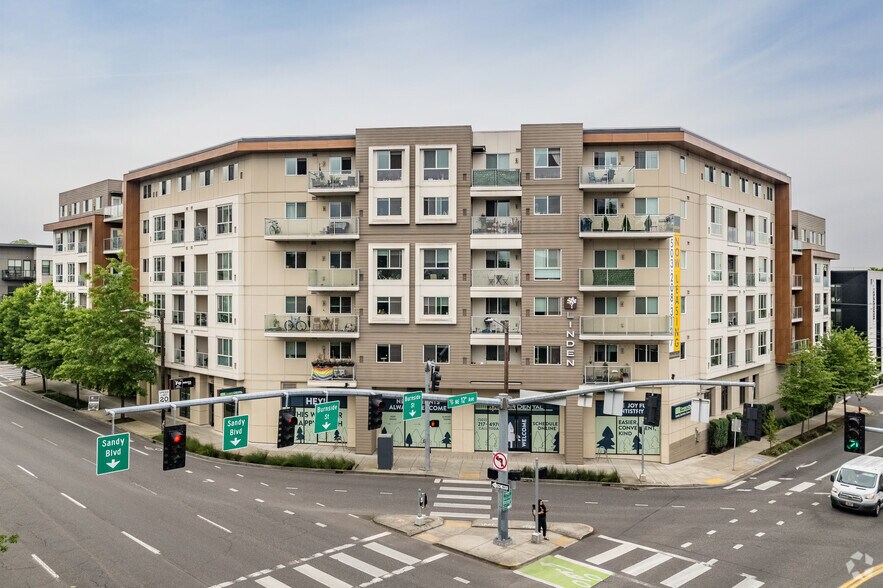 1250 E Burnside St, Portland, OR à louer - Photo de l’immeuble – Image 1 sur 44