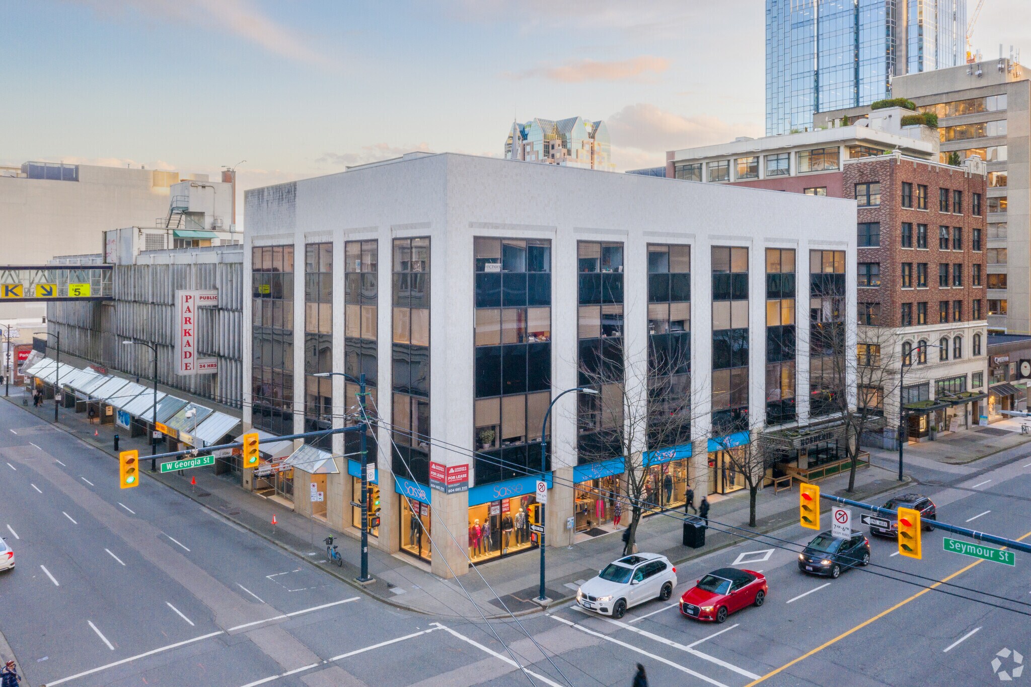 698 Seymour St, Vancouver, BC à louer Photo de l’immeuble– Image 1 sur 9