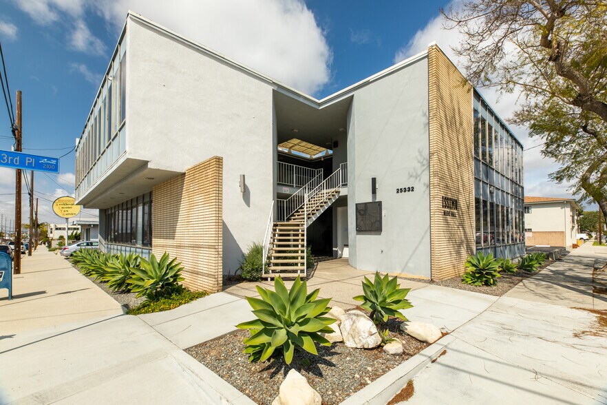 25332 Narbonne Ave, Lomita, CA à louer - Photo principale – Image 1 sur 13