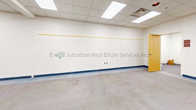 1900 Ogden Ave, Aurora, IL à louer Photo intérieure– Image 2 sur 4