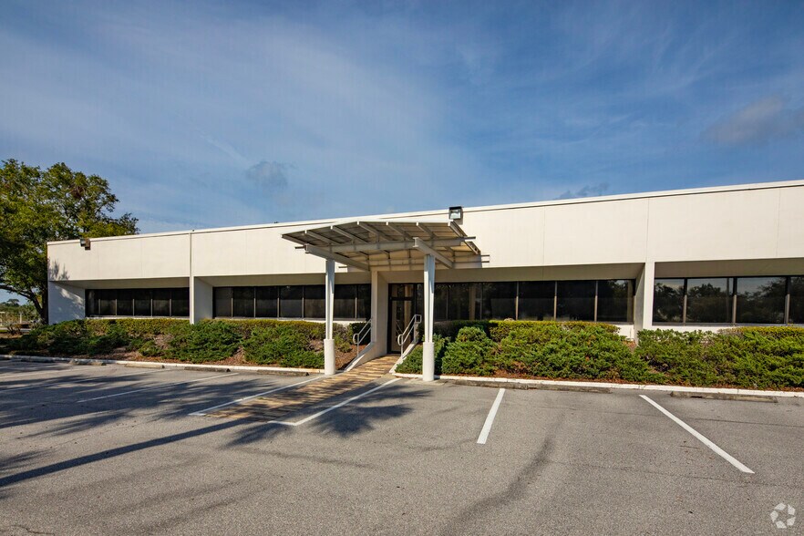 5301 W Idlewild Ave, Tampa, FL à louer - Photo de l’immeuble – Image 3 sur 8