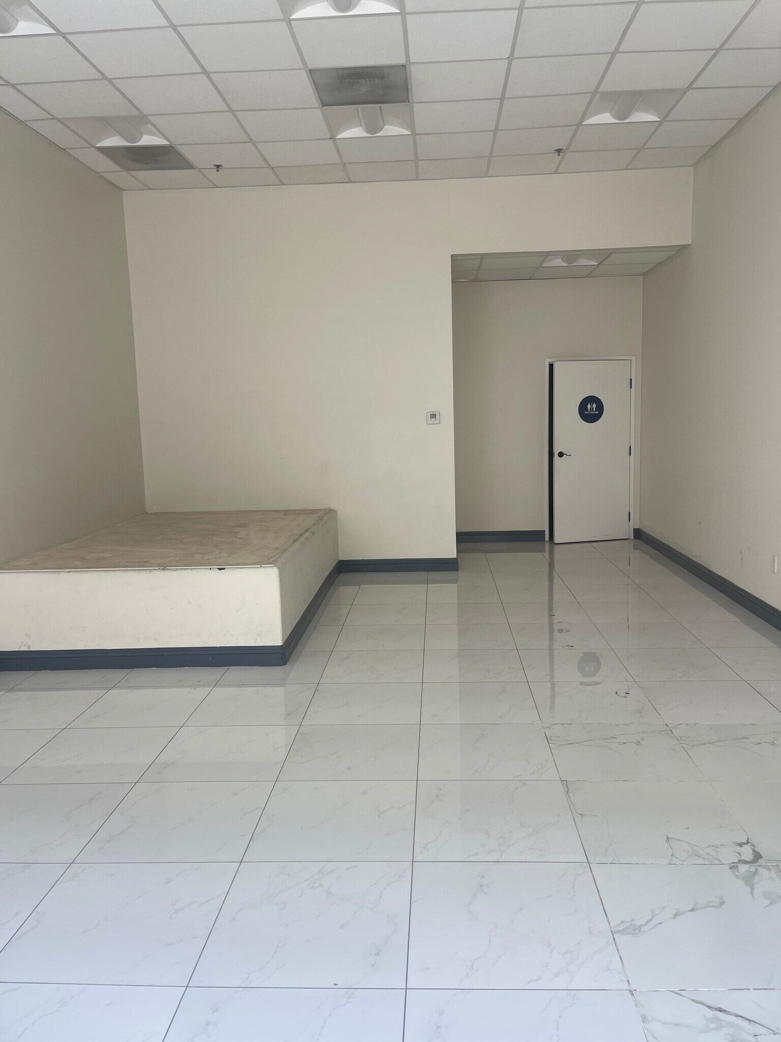 11215-11389 Long Beach Blvd, Lynwood, CA à louer Photo intérieure– Image 1 sur 5