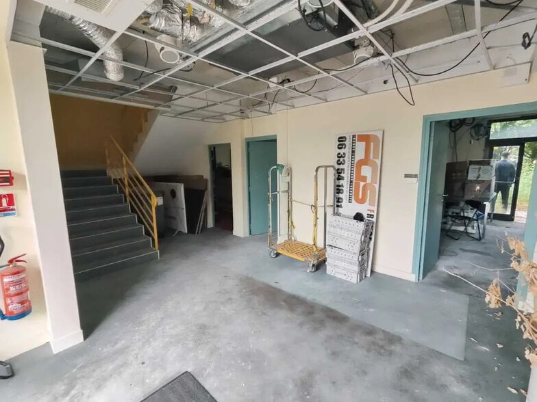 164 Rue Des Frères Farman, Buc à vendre - Photo de l’immeuble – Image 3 sur 14