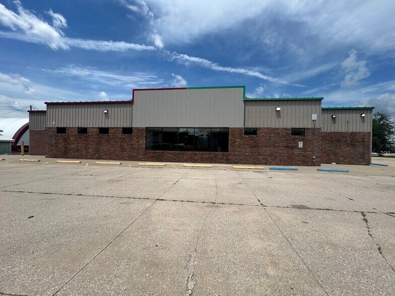 109 E Clark St, La Plata, MO à louer - Photo de l’immeuble – Image 1 sur 4