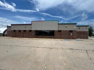 Plus de détails pour 109 E Clark St, La Plata, MO - Local d'activités à louer