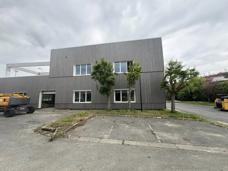 Local d’activités dans Gennevilliers à louer - Photo de l’immeuble – Image 2 sur 15