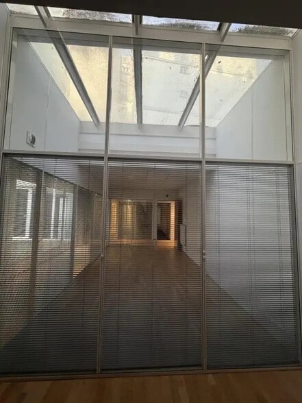 Local commercial dans Paris à vendre - Photo de l’immeuble – Image 3 sur 15