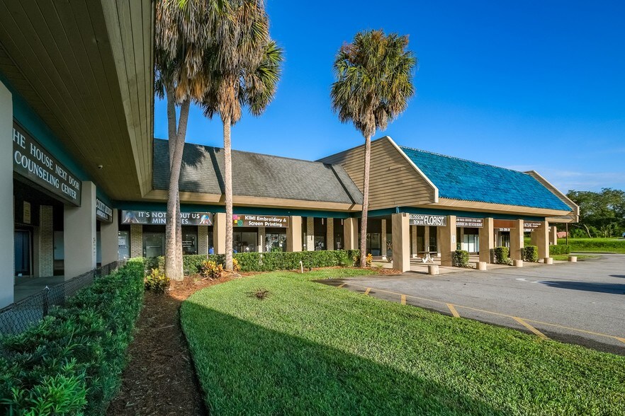 840 deltona Blvd, Deltona, FL à louer - Photo de l’immeuble – Image 3 sur 6