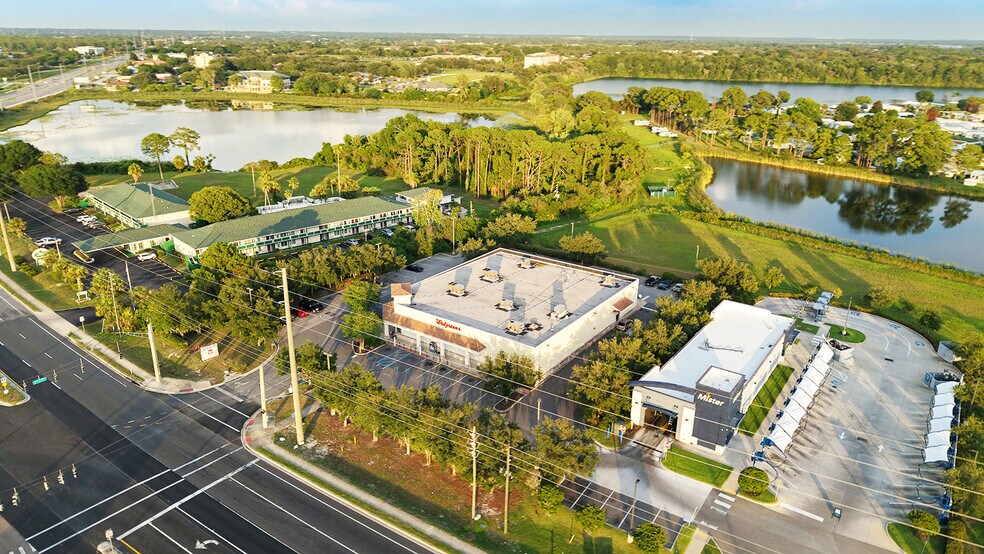 680 E Burleigh Blvd, Tavares, FL à vendre - Photo de l’immeuble – Image 3 sur 7