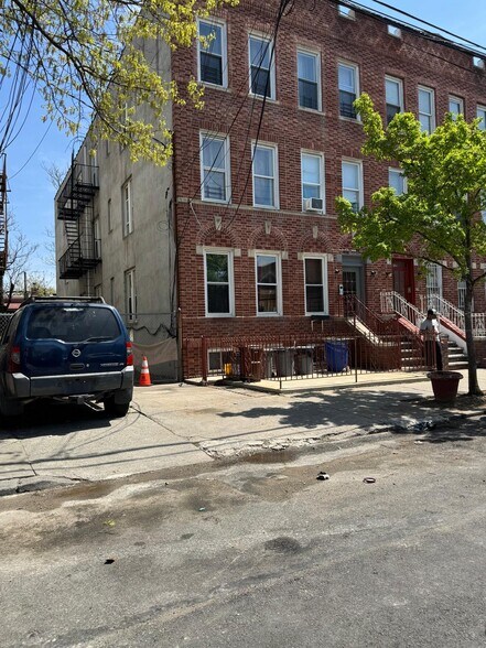 107 E 59th St, Brooklyn, NY à vendre - Photo de l’immeuble – Image 1 sur 3
