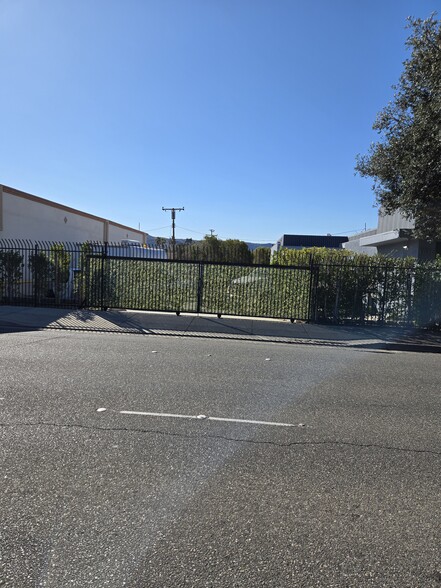 1616 E Los Angeles Ave, Simi Valley, CA à louer - Photo de l’immeuble – Image 3 sur 16