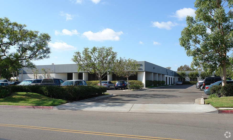16601 Hale Ave, Irvine, CA à louer - Photo principale – Image 1 sur 3