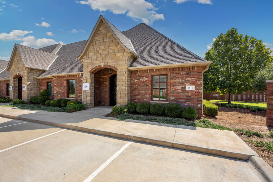 2616 Covell Village Dr, Edmond, OK à louer - Photo de l’immeuble – Image 2 sur 11