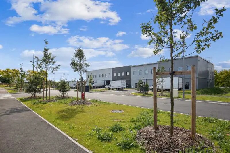 Avenue De La Demi-Lune, Roissy-en-France à louer - Photo de l’immeuble – Image 2 sur 14