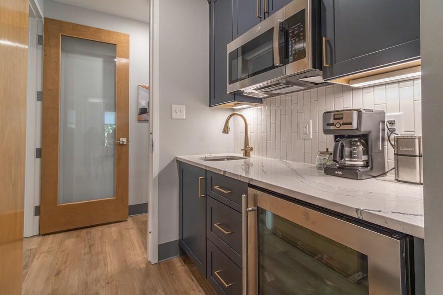 211 E Six Forks Rd, Raleigh, NC à vendre - Photo de l’immeuble – Image 2 sur 13