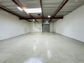 2700 S Main St, Santa Ana, CA à louer Photo intérieure– Image 1 sur 13