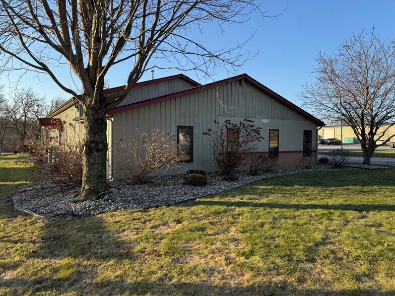 441 Post Rd, Buchanan, MI à vendre - Photo principale – Image 1 sur 3