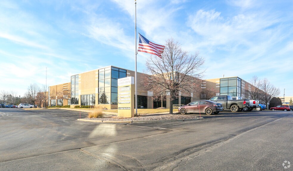 W165 N5731 Ridgewood Dr, Menomonee Falls, WI à louer - Photo de l’immeuble – Image 1 sur 16