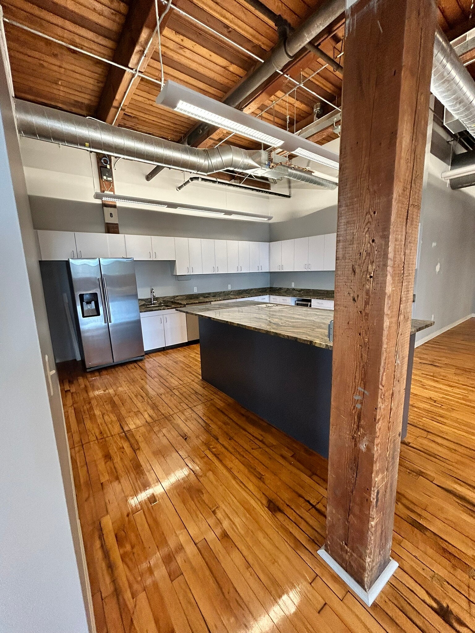 807 Broadway St NE, Minneapolis, MN à louer Photo intérieure– Image 1 sur 5