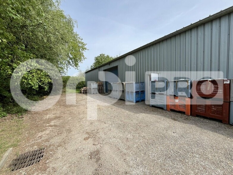 Local d'activités dans Mormant à vendre - Photo de l’immeuble – Image 1 sur 9