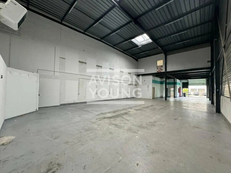 Local d’activités dans Massy à louer - Photo de l’immeuble – Image 2 sur 6