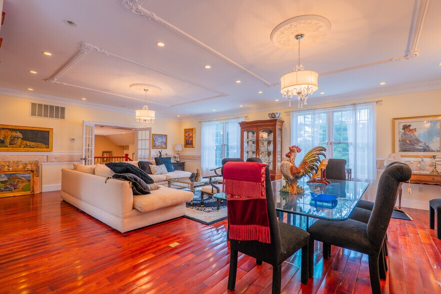 34 West St, Newtown, CT à vendre - Photo de l’immeuble – Image 3 sur 7