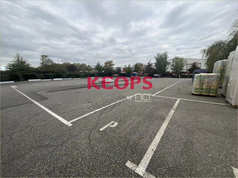 Local d’activités dans Toulouse à louer - Photo de l’immeuble – Image 2 sur 8