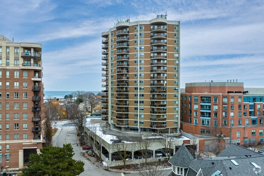 6 John St, Oakville, ON à louer - Photo de l’immeuble – Image 2 sur 19